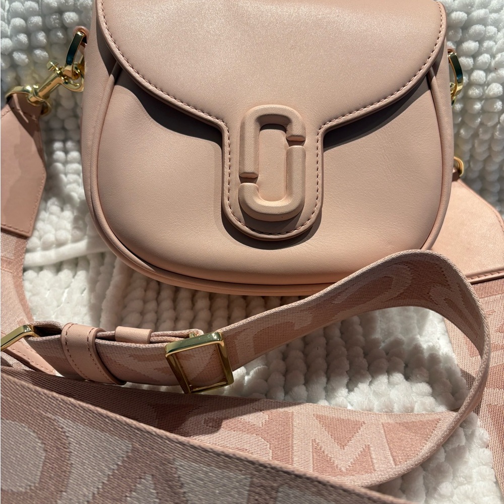 Marc Jacobs Pink Crossbody Bag Sleek Design